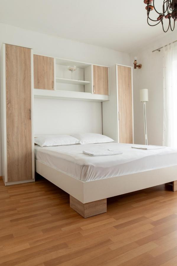 Apartman Fjaba - By The Sea - With The Big Terraces & Great Sea View