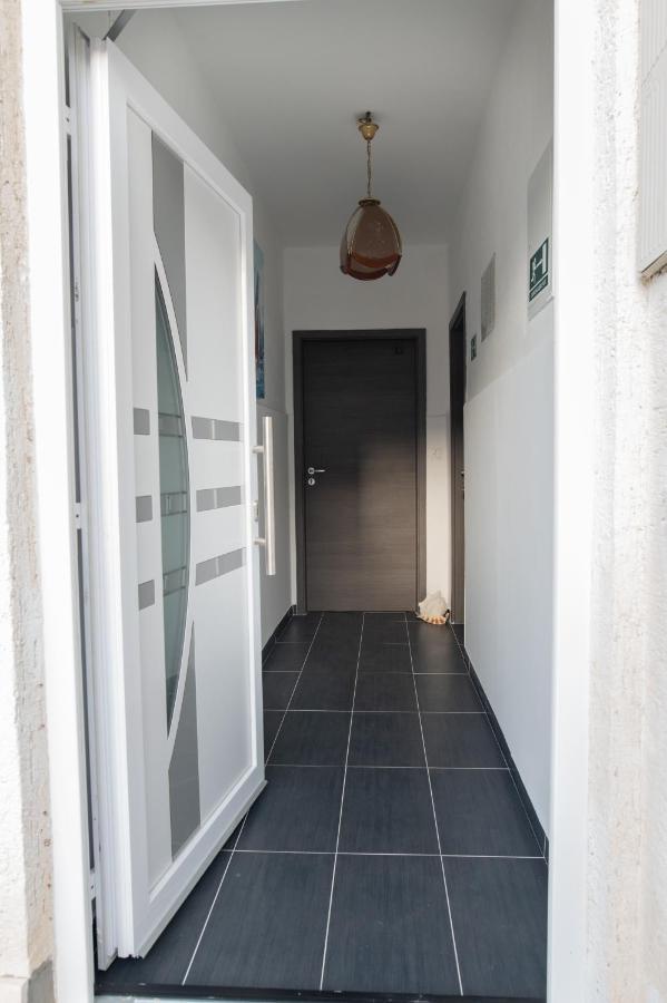 Fjaba - By The Sea - With The Big Terraces & Great Sea View Trogir